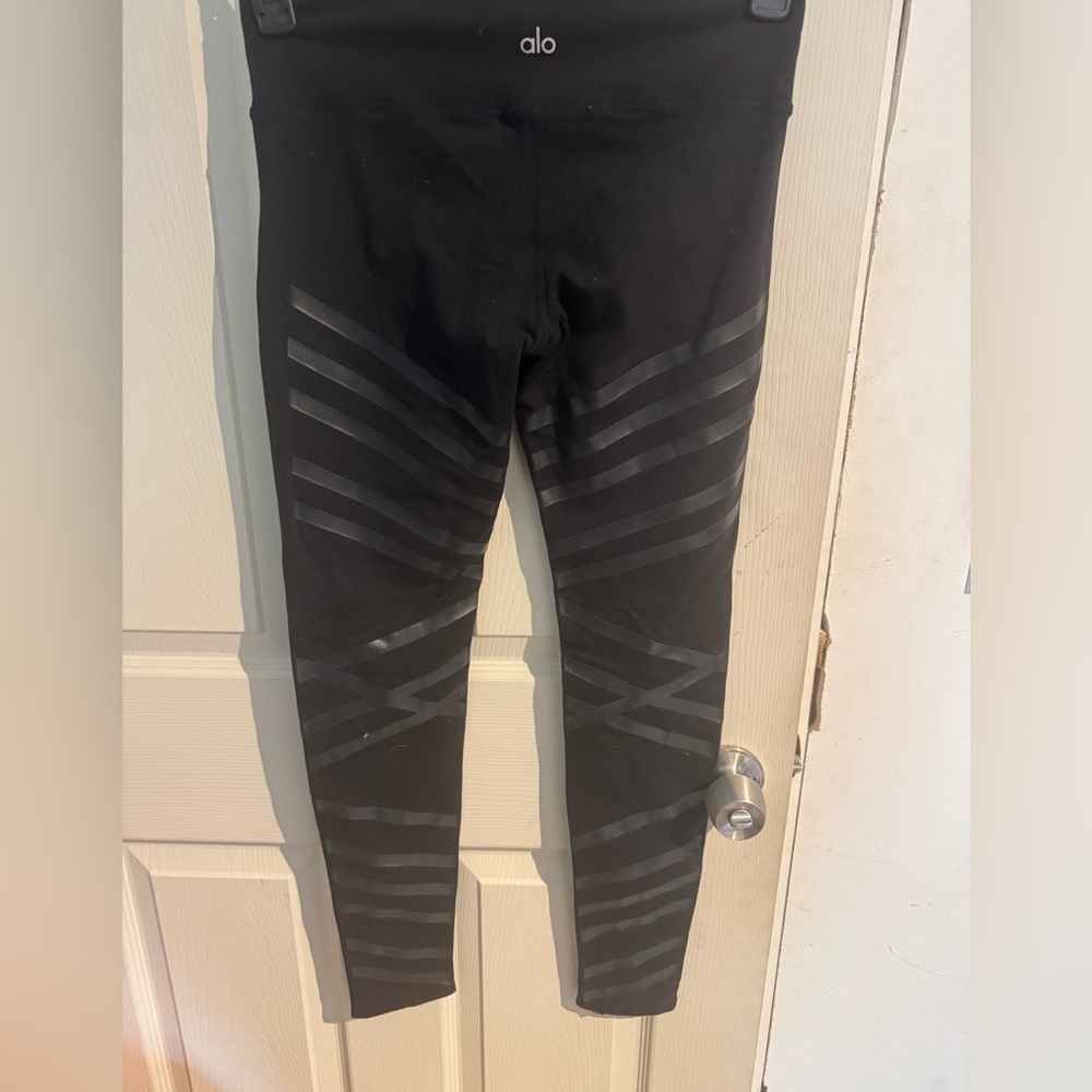 ALO YOGA Airbrush Lineal Diagonal Stripe Leggings in Black Small - Picture 8 of 15